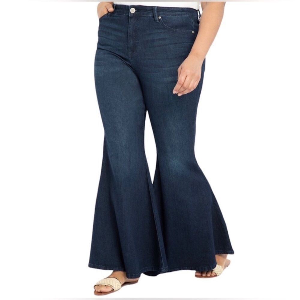 Eloquii Bell Bottom Flare Leg Jeans Dark Wash Size 18